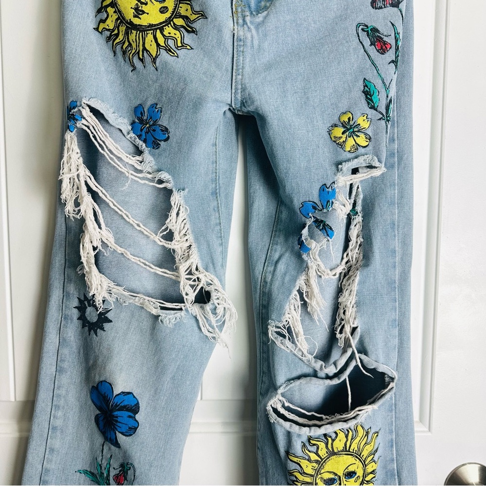 Boutique Hippie Floral Embroidered Distressed barrel Jeans size 4 - Picture 4 of 7